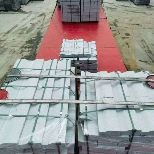 广元 芝麻白仿形加直形路沿石出货日常