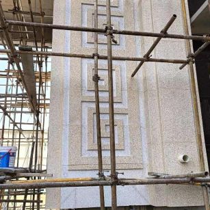 广元 黄金麻花岗岩别墅外墙干挂回纹造型效果