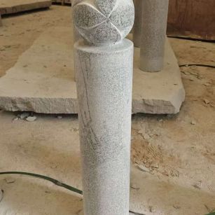 广元 芝麻白花岗岩石材挡车石柱、停车柱、圆柱挡车柱、方柱挡车柱等