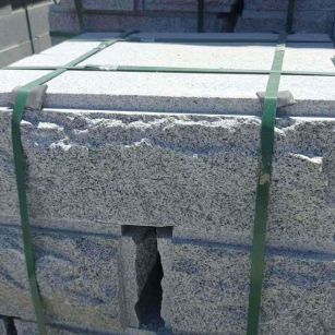 广元 芝麻白花岗岩自然面成品