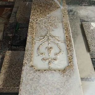 广元 黄金麻花岗岩异形加工雕刻栏杆大柱