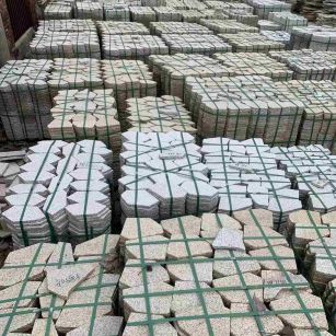 广元 黄金麻白麻花岗岩荔枝面地铺石(冰裂纹)