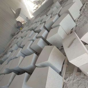 广元 白麻花岗岩异形坐凳