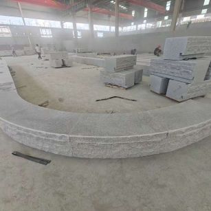 广元 芝麻白异形坐凳，自然面光面弧形加工