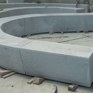 广元 芝麻白花岗岩光面弧形坐凳