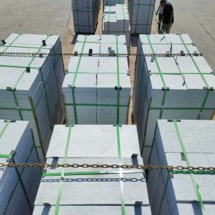 广元 芝麻白花岗岩5公分地铺石 花岗岩厂家工厂装车日常