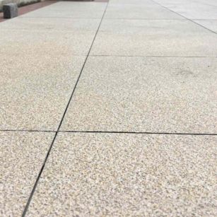广元 黄金麻花岗岩石板材荔枝面地面铺装效果