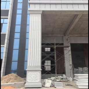 广元 芝麻白光面花岗岩门楼大柱（罗马柱）配雕花底座