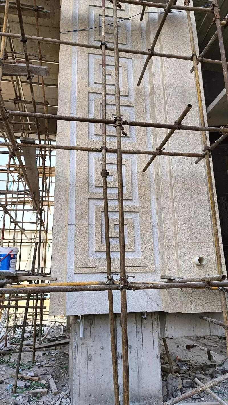 广元 黄金麻花岗岩别墅外墙干挂回纹造型效果