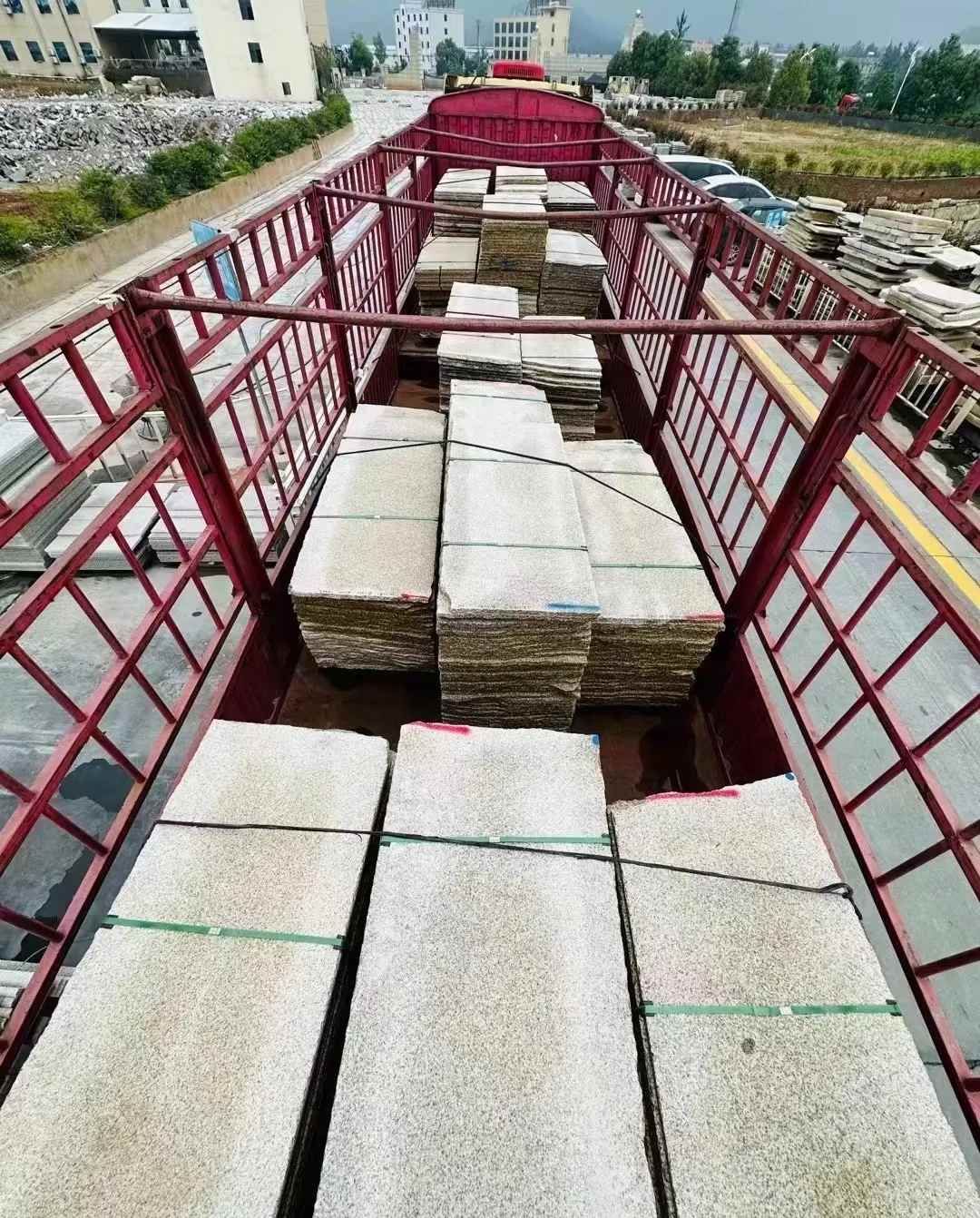 广元 黄金麻花岗岩荔枝面，光面毛板装车完成