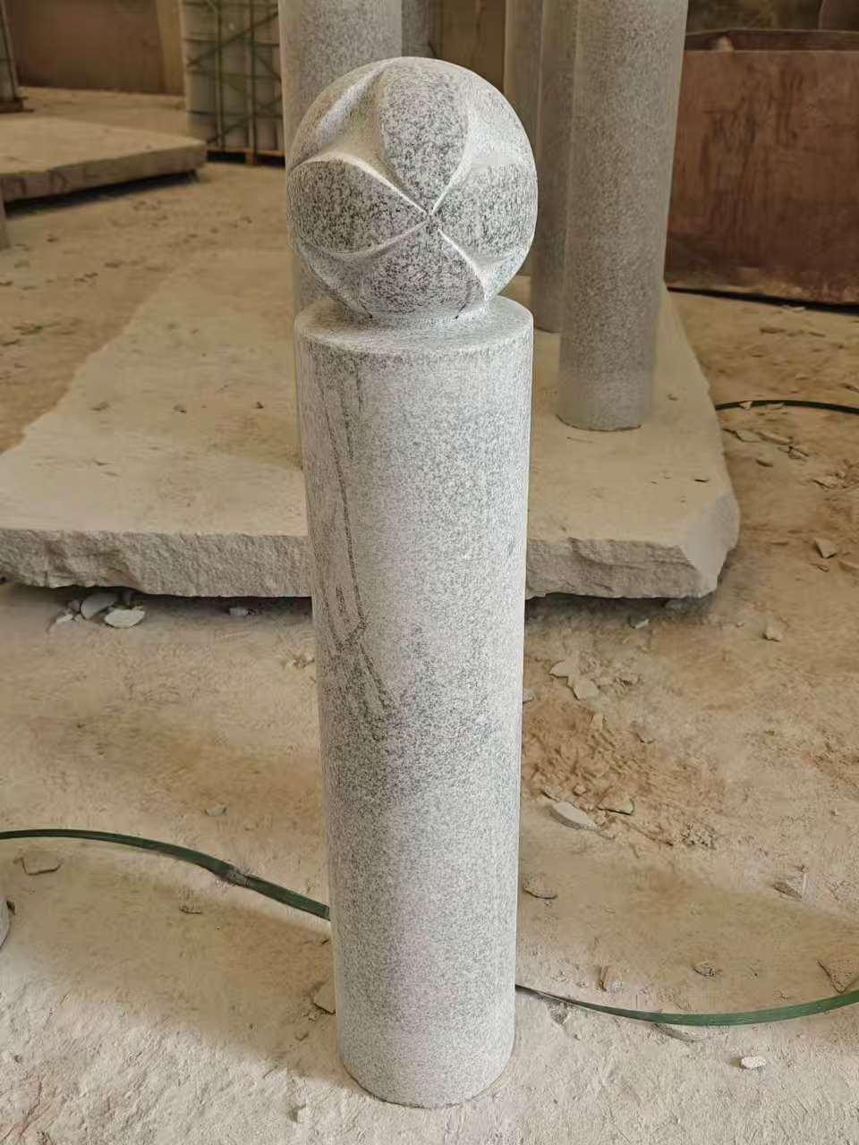 广元 芝麻白花岗岩石材挡车石柱、停车柱、圆柱挡车柱、方柱挡车柱等