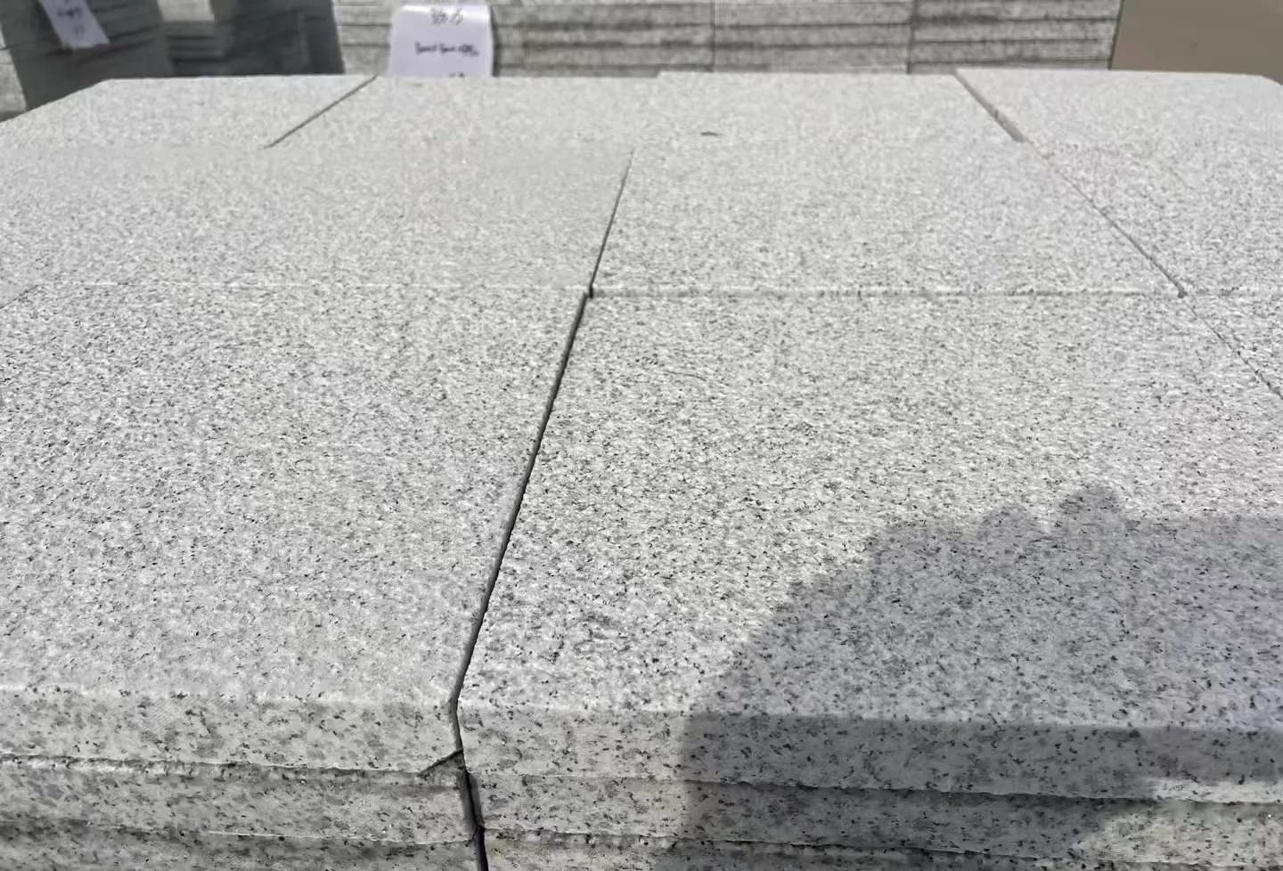 广元 白麻花岗岩石材推荐 荔枝面地铺石