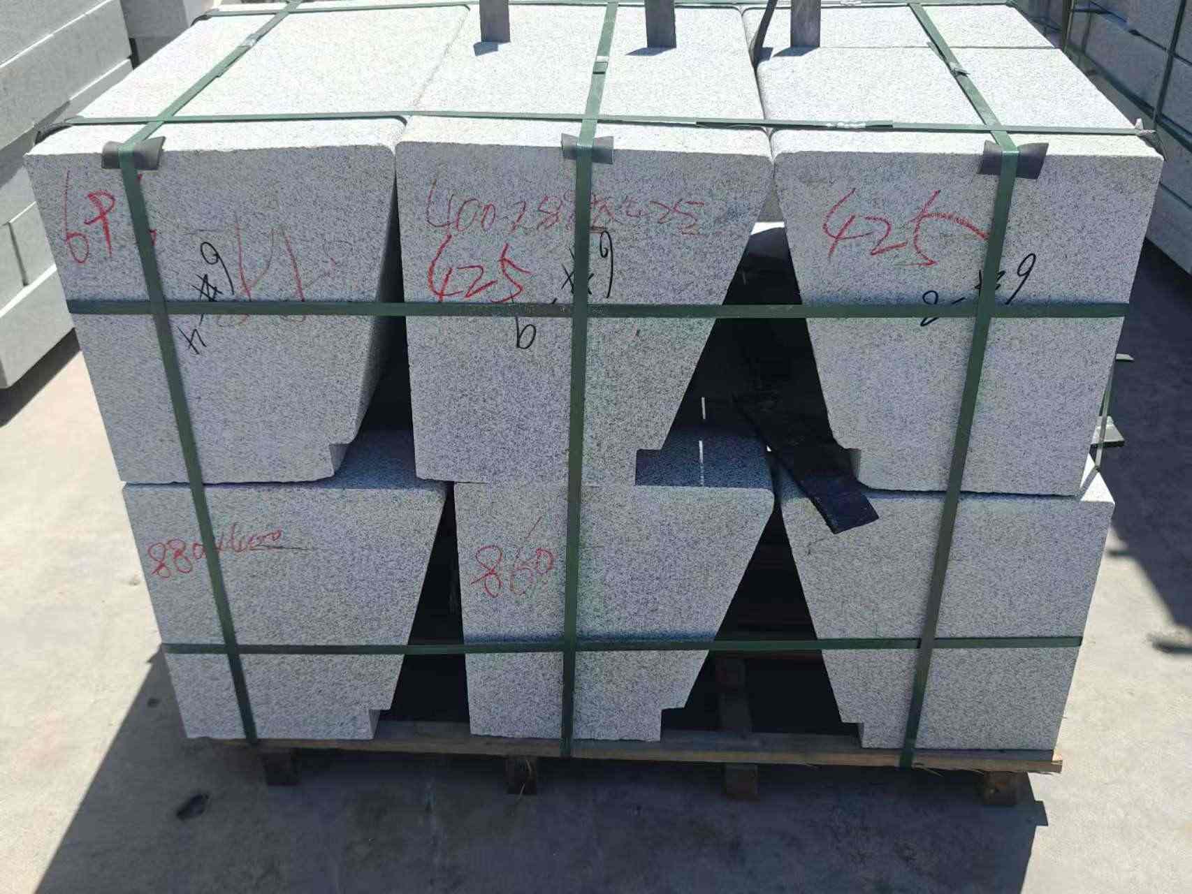 广元 芝麻白异形坐凳，石凳