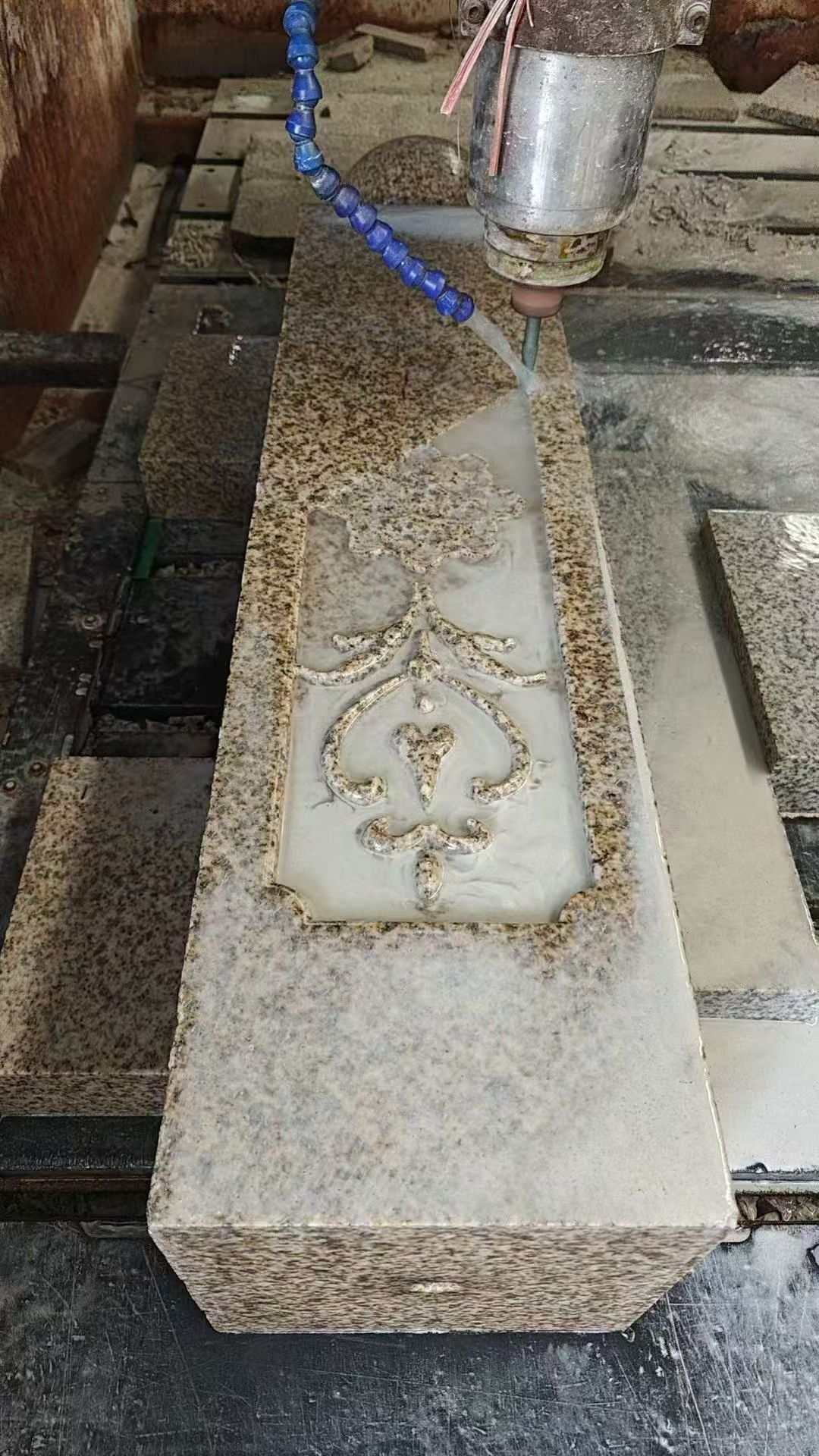 广元 黄金麻花岗岩异形加工雕刻栏杆大柱