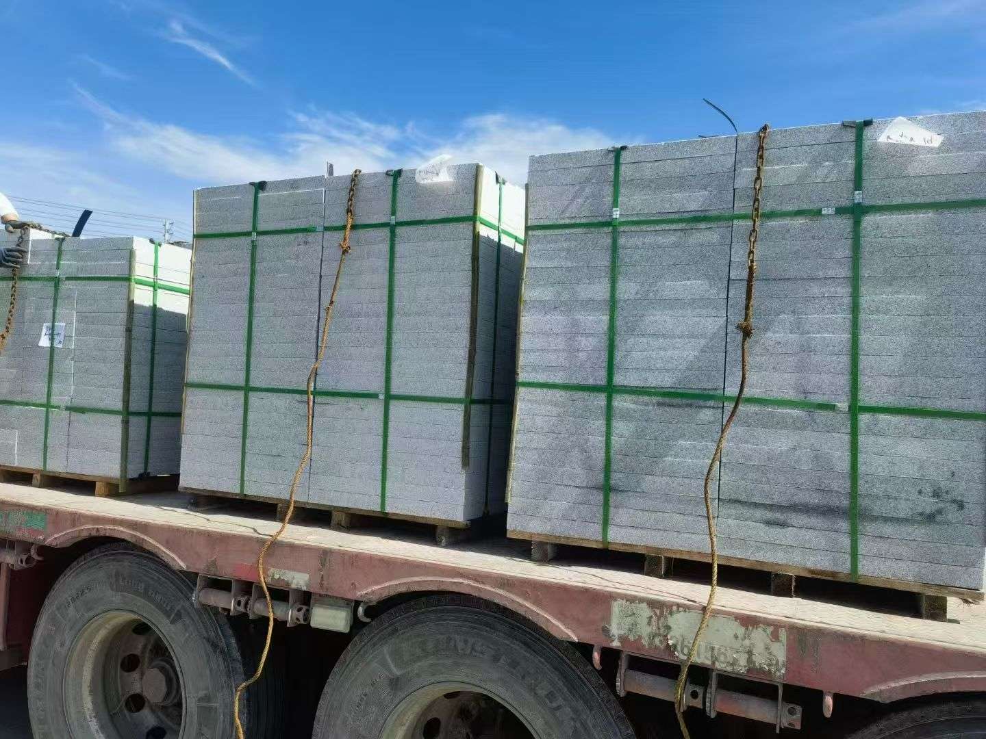 广元 芝麻白花岗岩地铺石装车日常