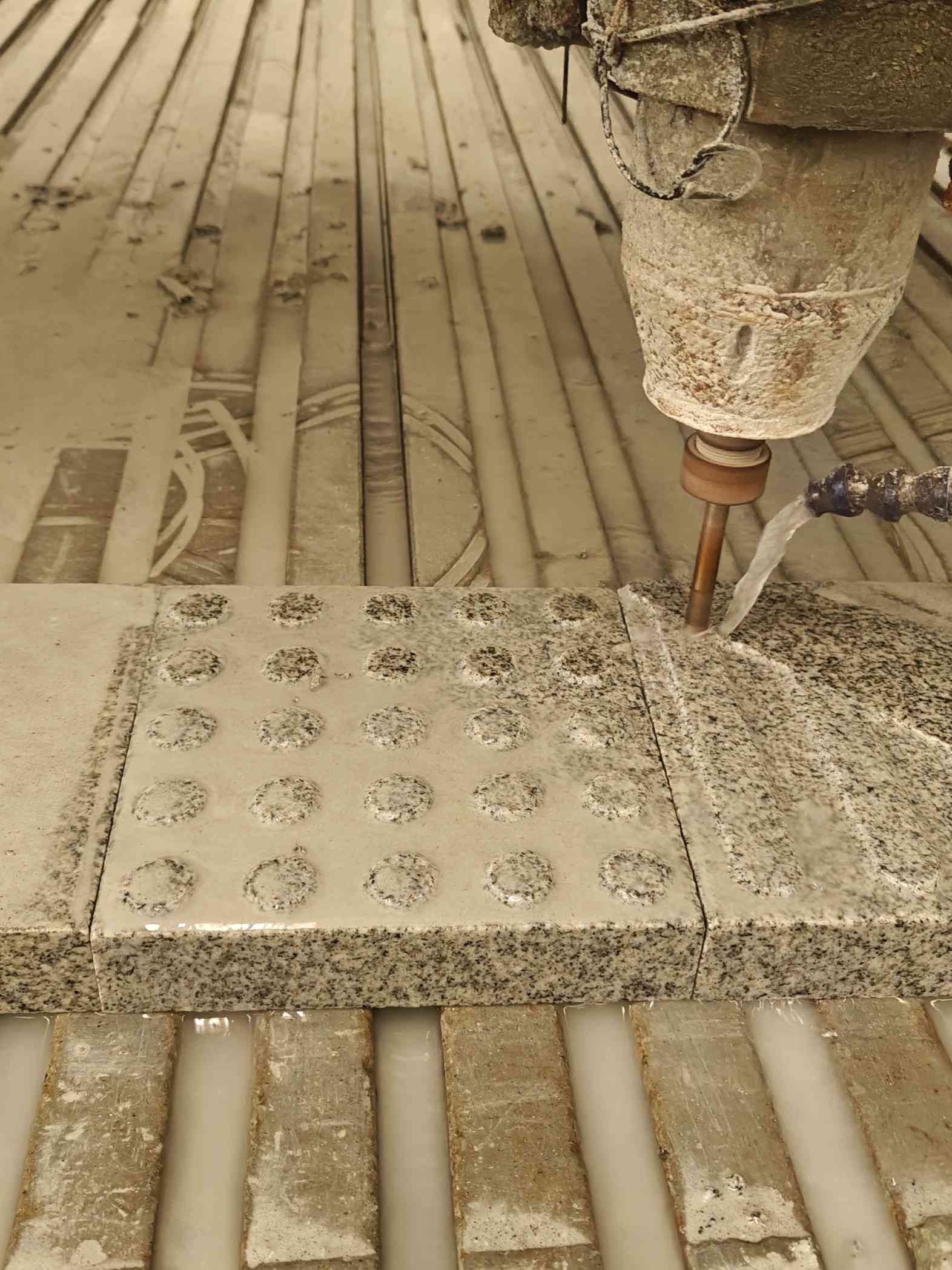 广元 芝麻白花岗岩石材盲人石、盲道石、盲点石