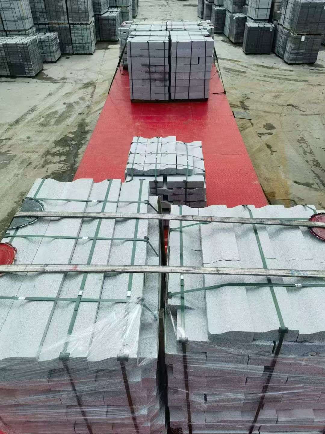 广元 芝麻白仿形加直形路沿石出货日常