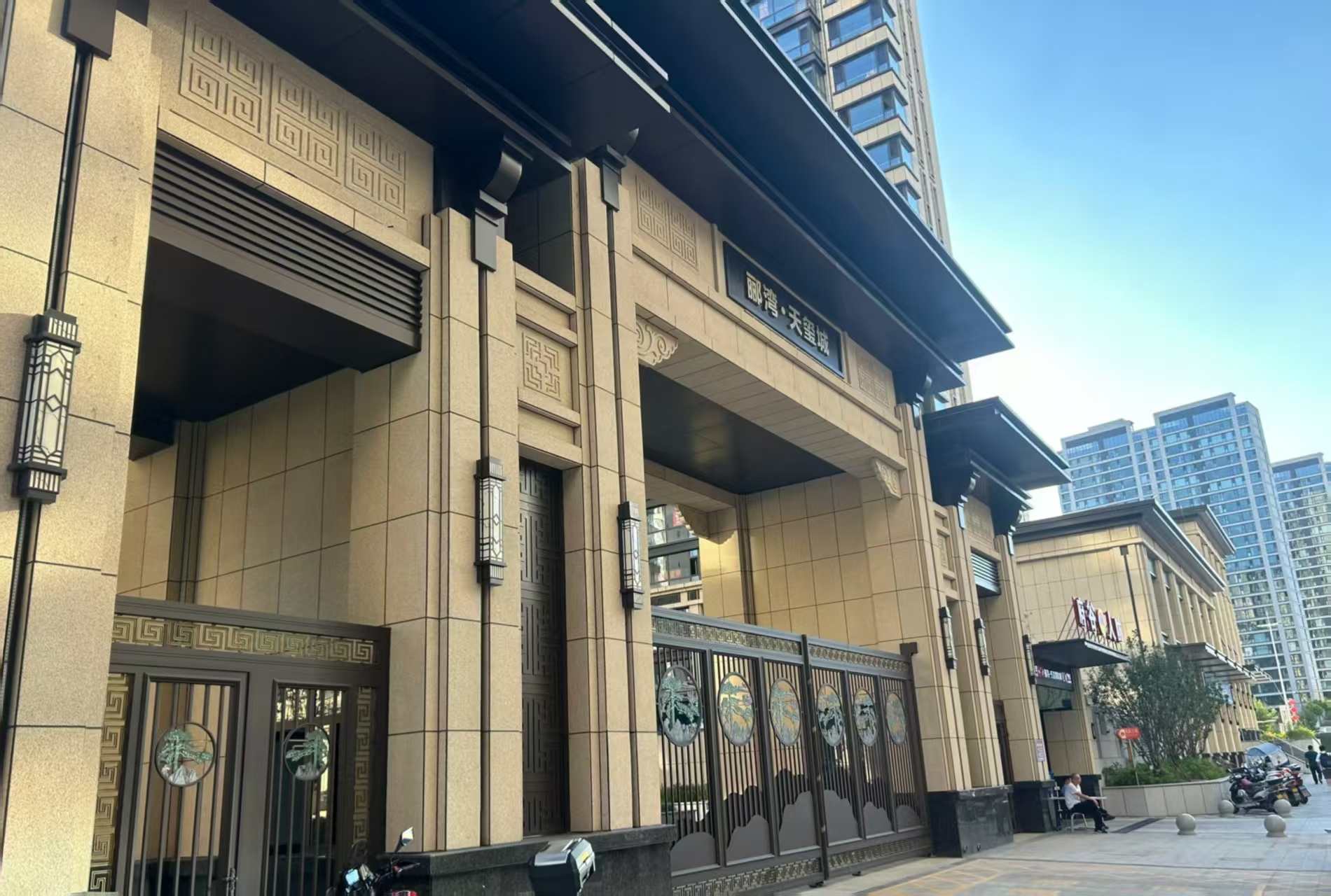 广元 黄金麻花岗岩荔枝面小区门楼外墙干挂