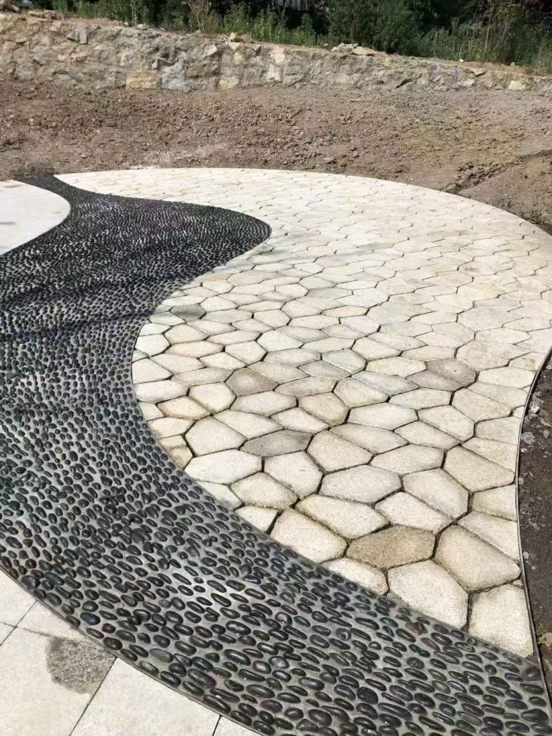 广元 黄金麻冰裂纹地铺石工地铺装案例