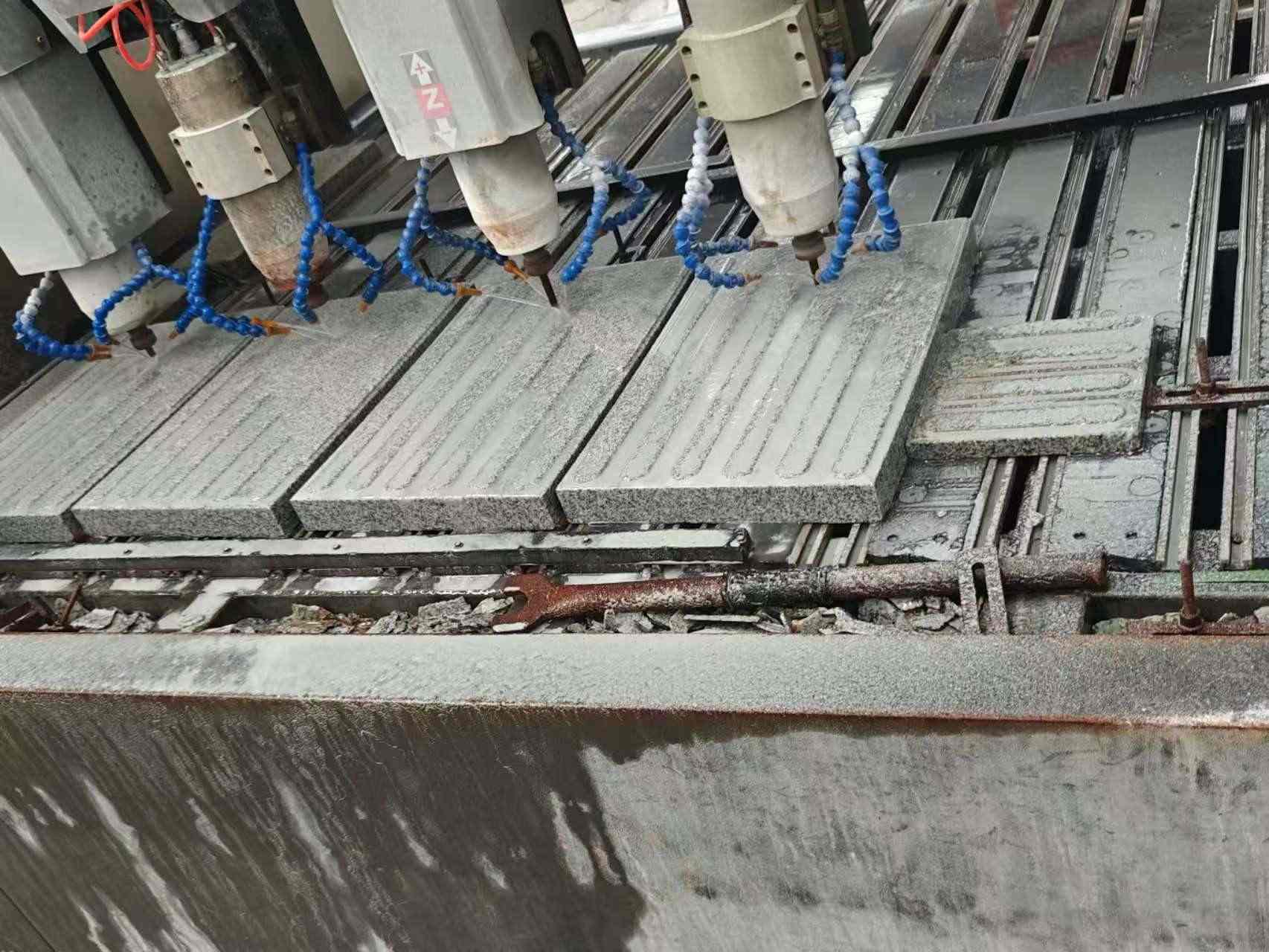 广元 芝麻白花岗岩荔枝面盲道雕刻