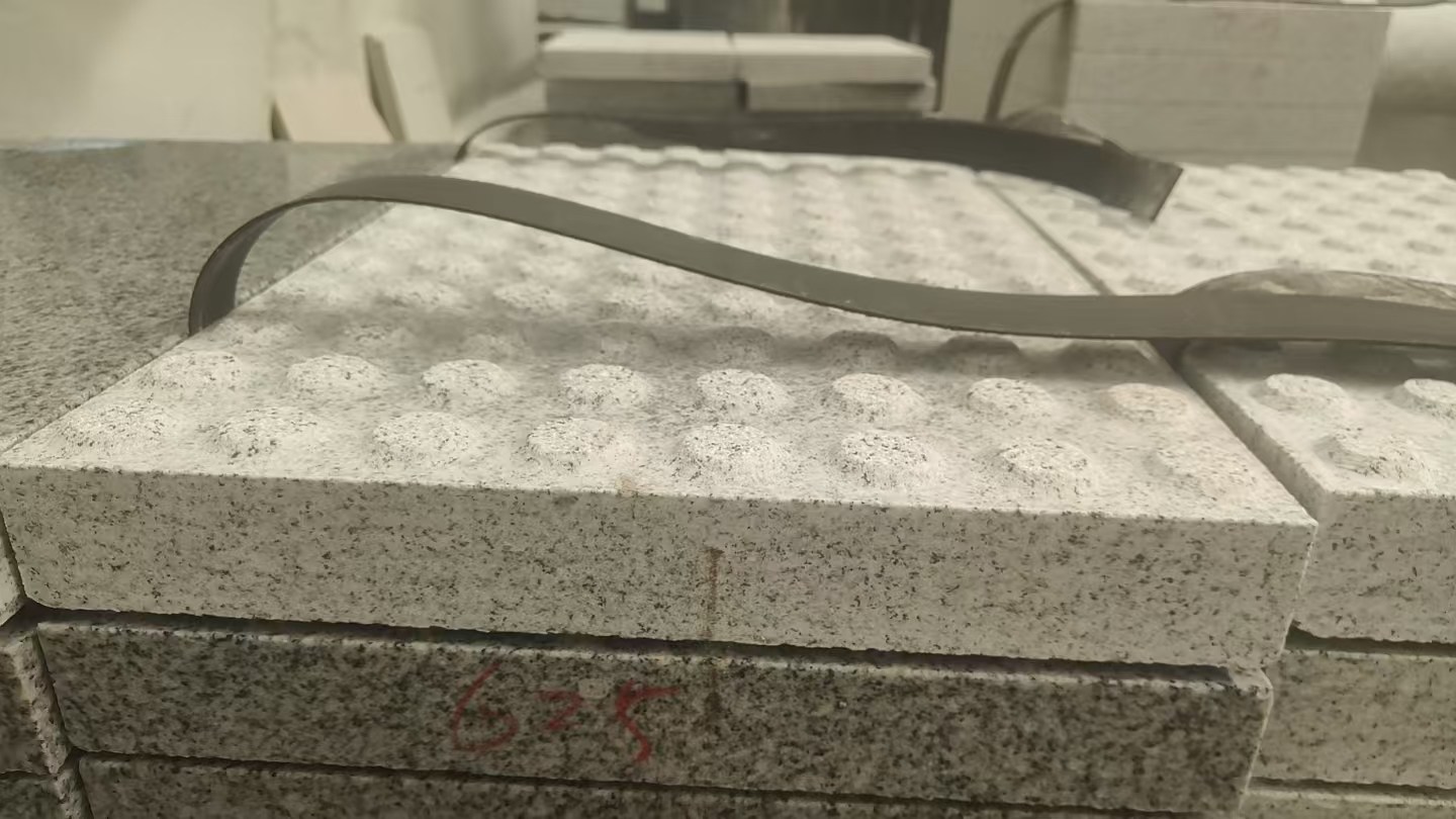 广元 芝麻白花岗岩6.0公分荔枝面五轴加工雕刻盲点