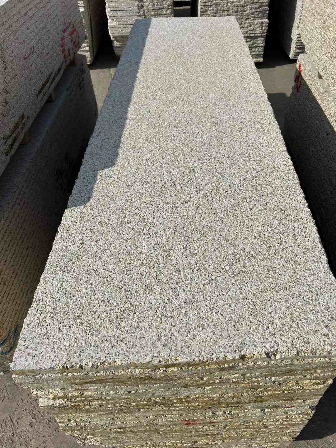 广元 黄金麻花岗岩荔枝面毛板，半成品