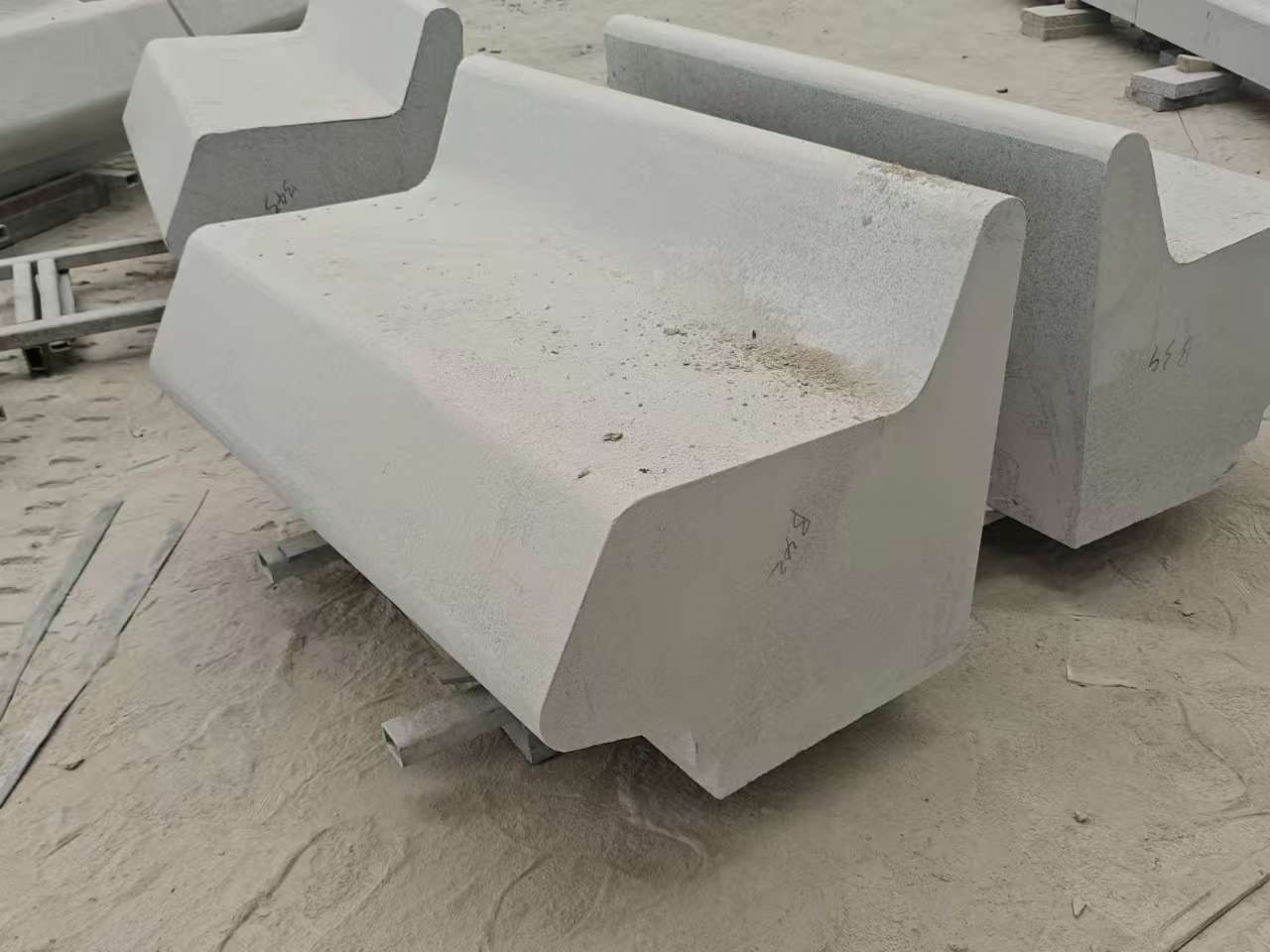 广元 芝麻白花岗岩异形坐凳，石凳