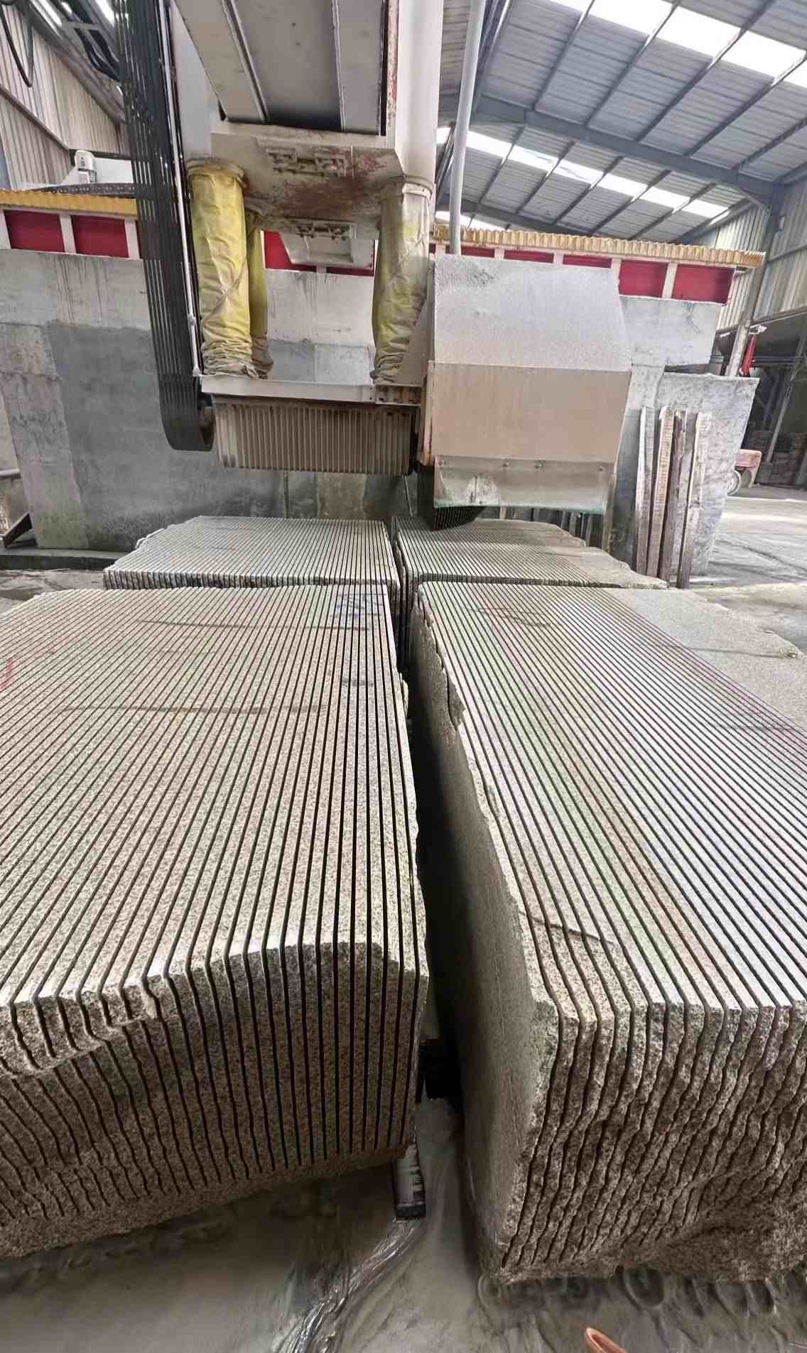 广元 车间生产日常，黄金麻白麻花岗岩