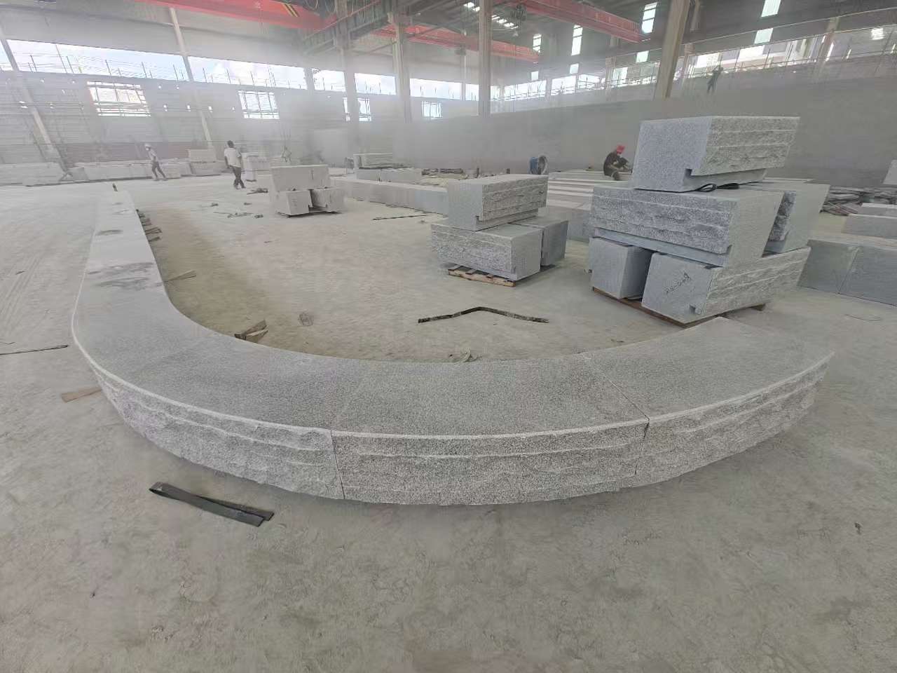 广元 芝麻白异形坐凳，自然面光面弧形加工