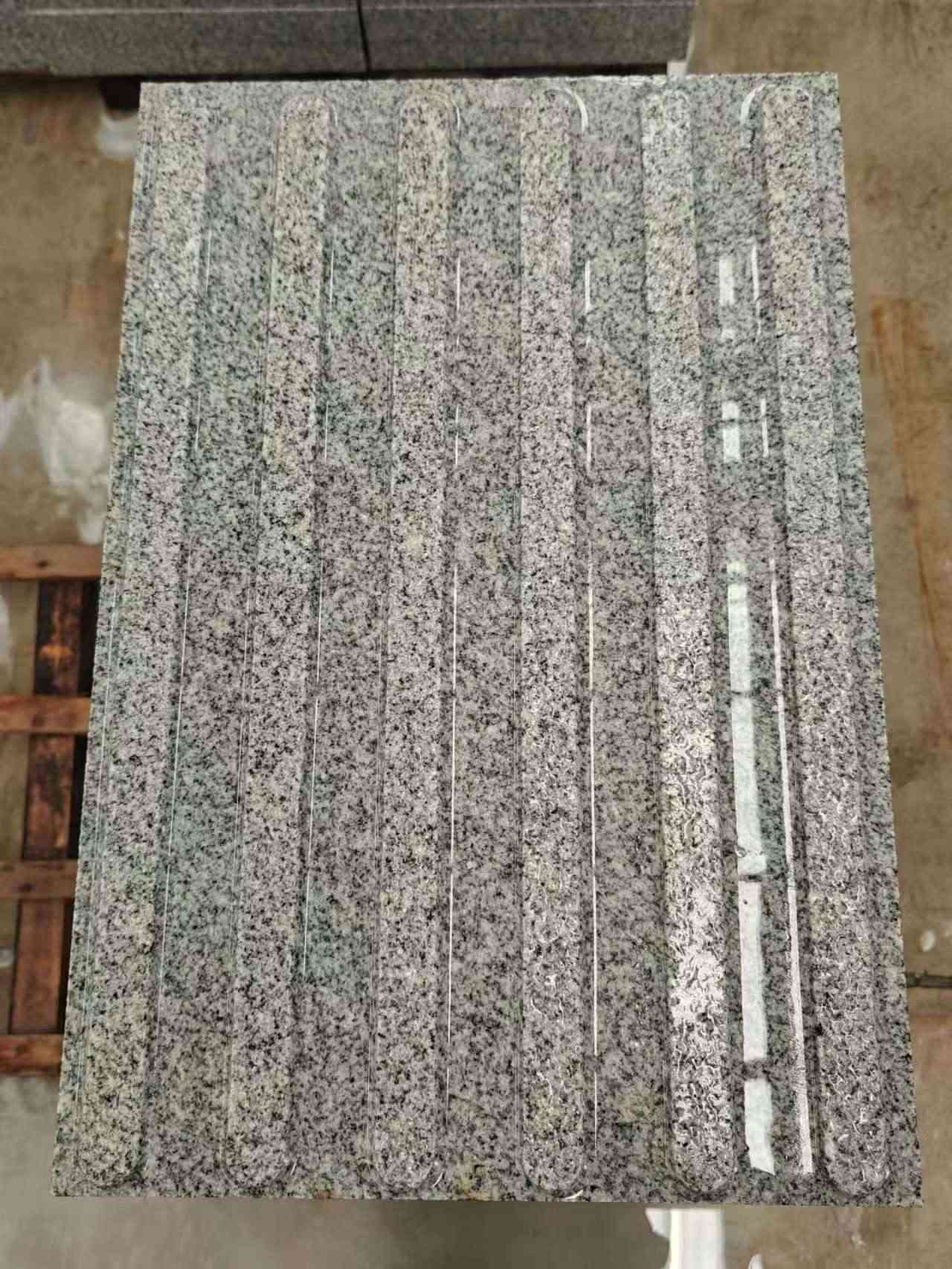 广元 芝麻白花岗岩荔枝面雕刻盲道，盲条