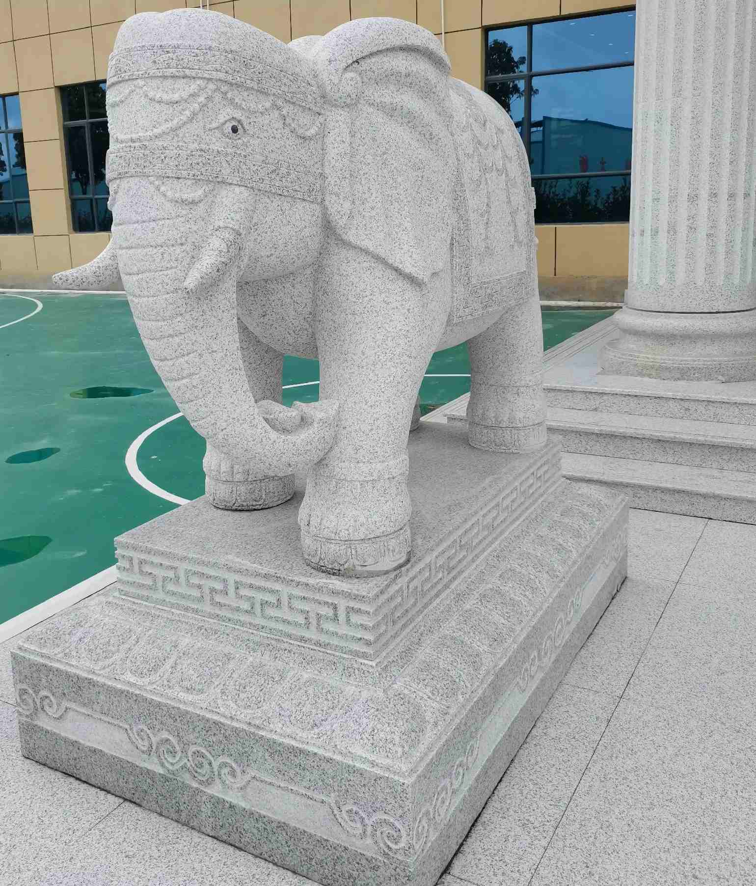 广元 白麻花岗岩动物异形石雕-大象